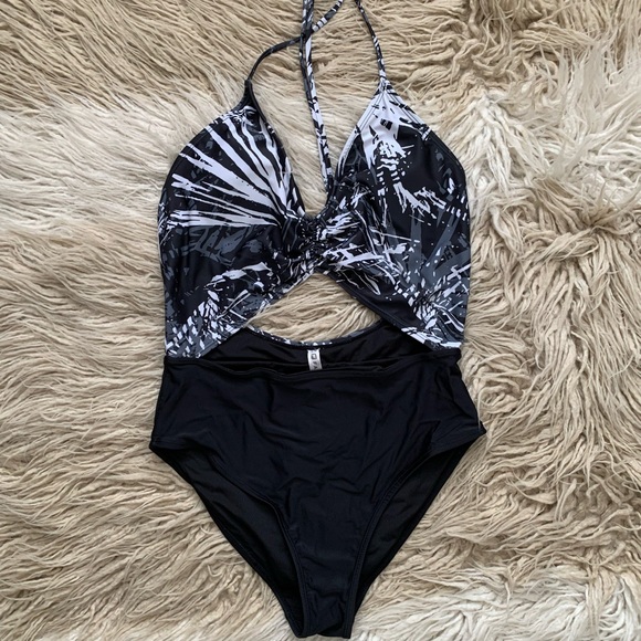 Fabletics Brielle One Piece Swimsuit - Picture 2 of 5